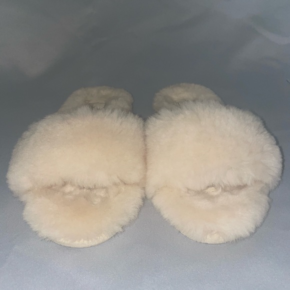 Fluffy UGG Slipper slides - Picture 2 of 6